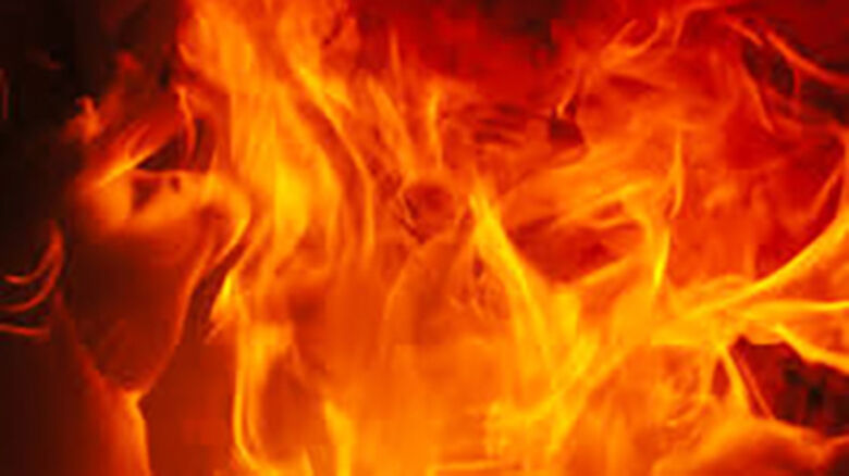 Fire destroys garage east of De Soto